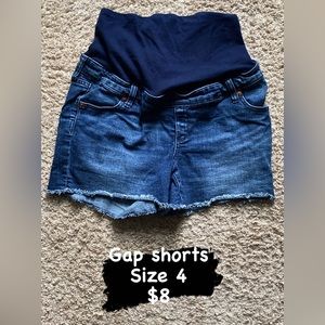 Gap maternity shorts